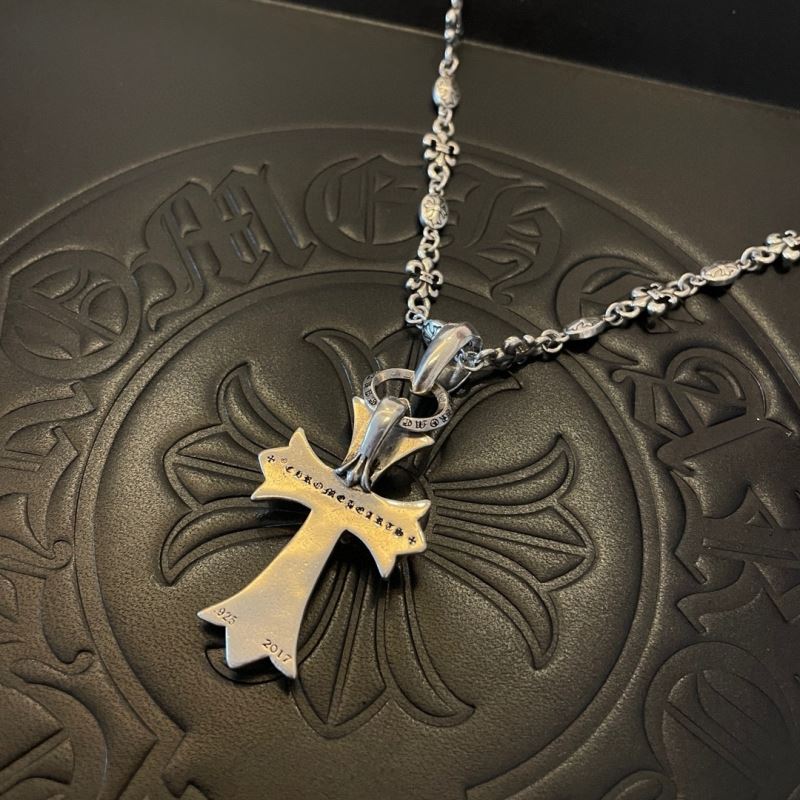 Ch*0me He**ts necklaces